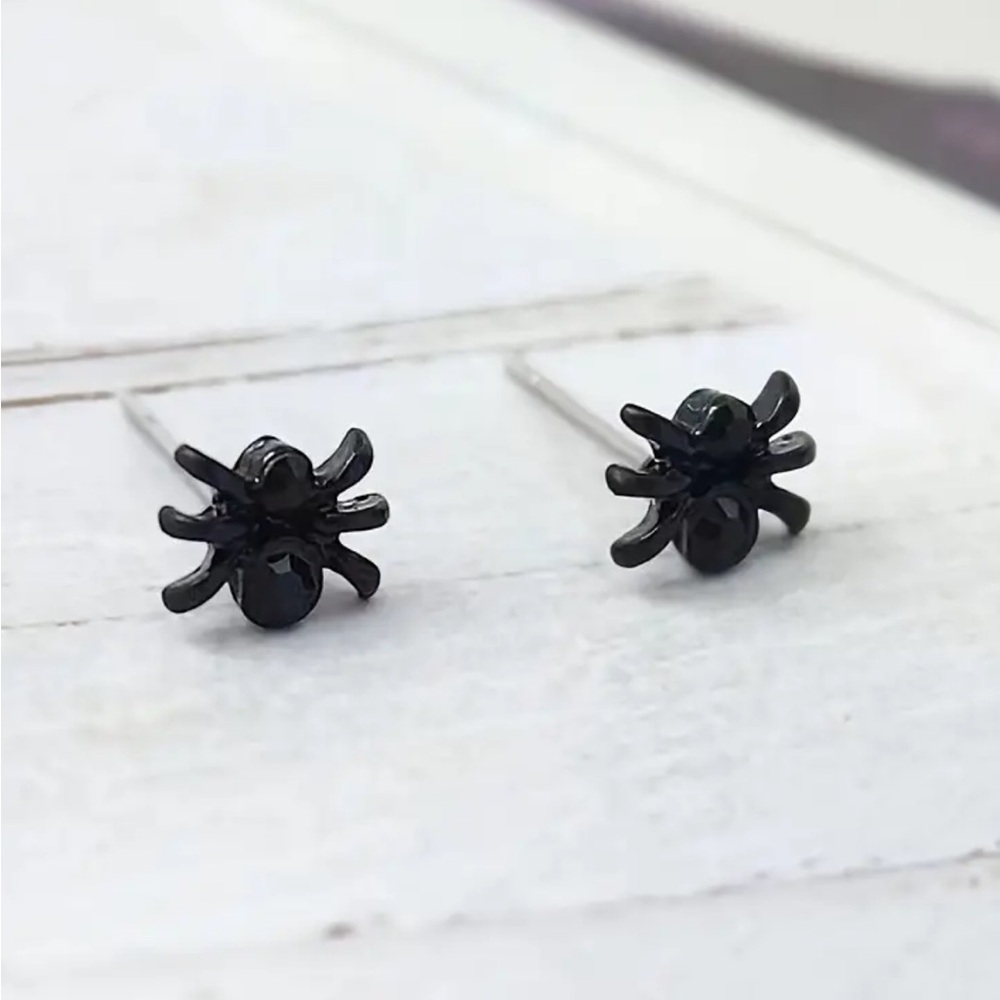Black Spider Stud Earrings - Picture 2 of 4
